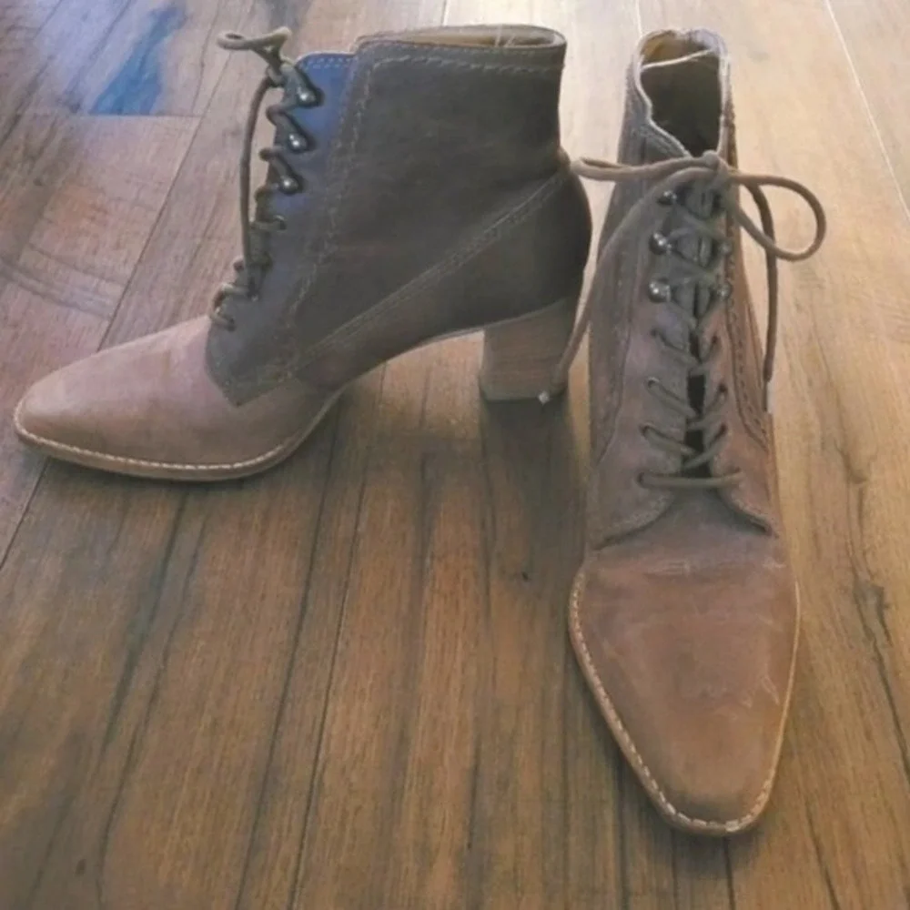 Euro Club 80s Brown Leather Lace Up Ankle Boots Pointed Toe Block Heel 7.5B